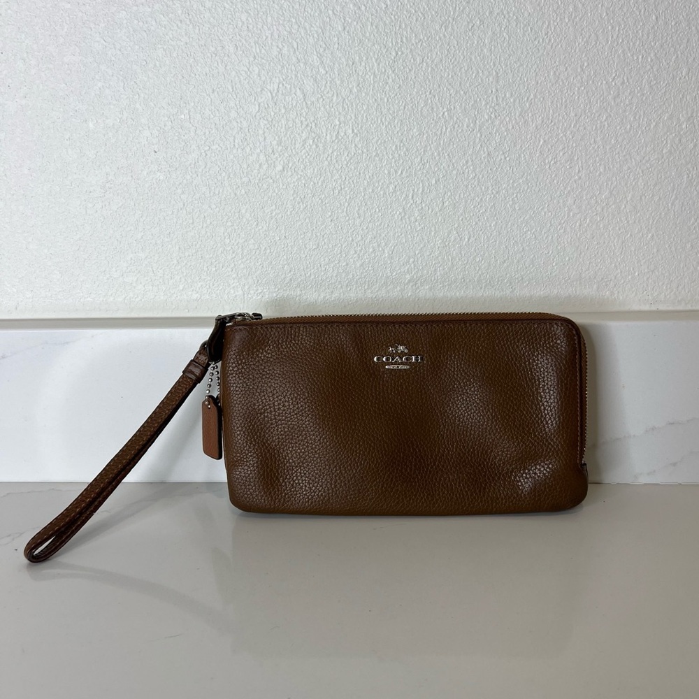 Coach Brown Leather Wristlet Clutch Gold Hardware Zip Closure Small